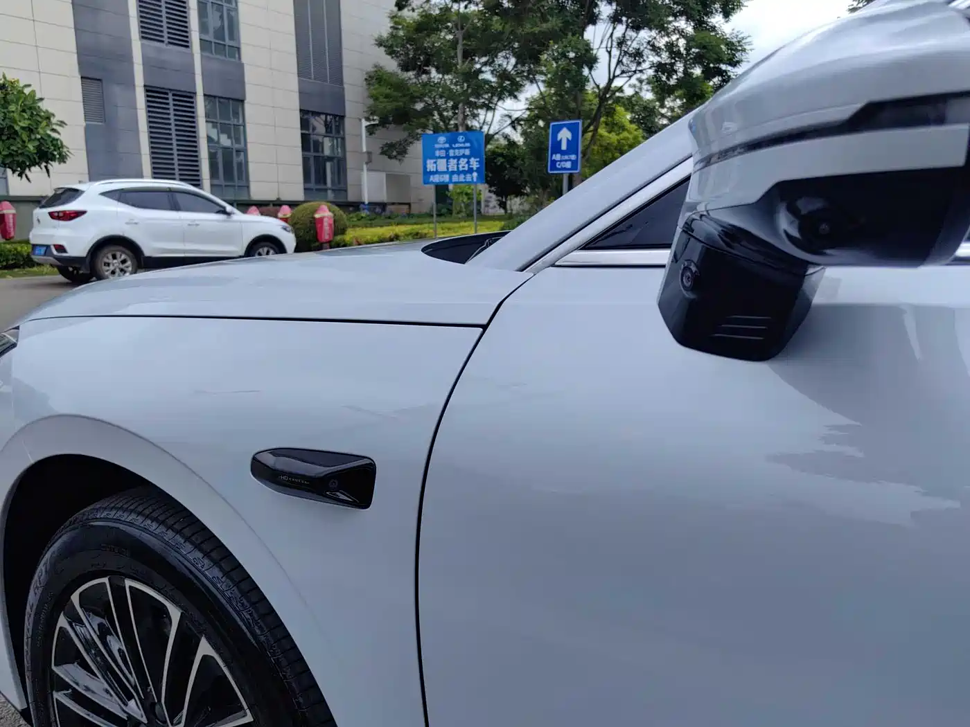 Geely Galaxy Galaxy Xingyao 8 2025 130km EM-i Premium Edition фото 37