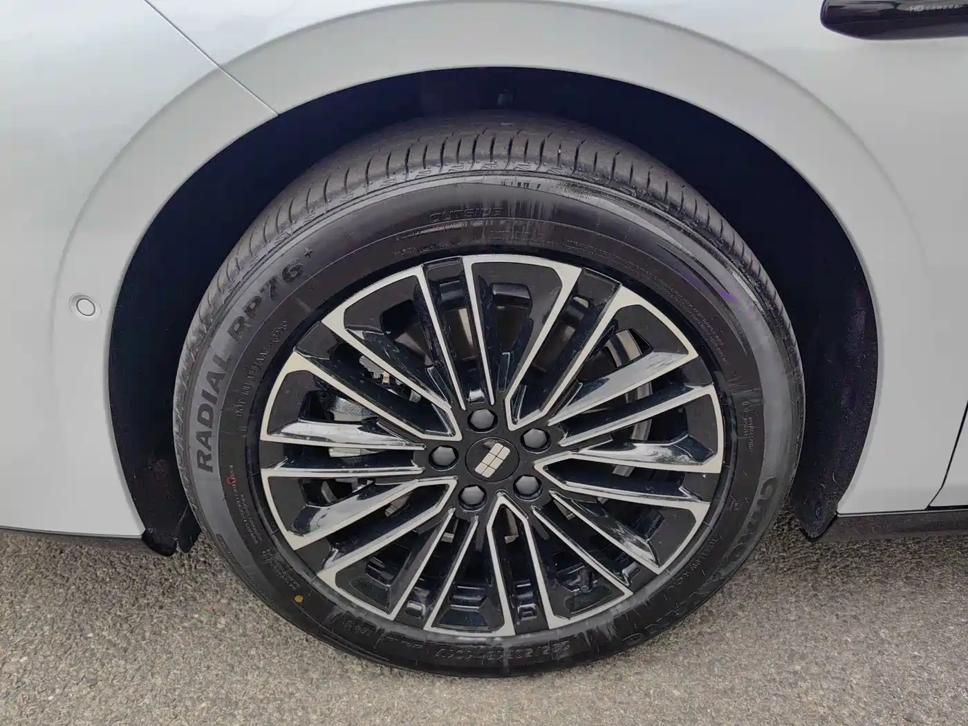 Geely Galaxy Galaxy Xingyao 8 2025 130km EM-i Premium Edition фото 39