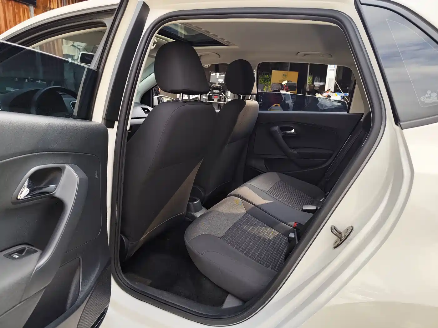 Volkswagen Polo 2016 1.6L Automatic Comfort фото 6