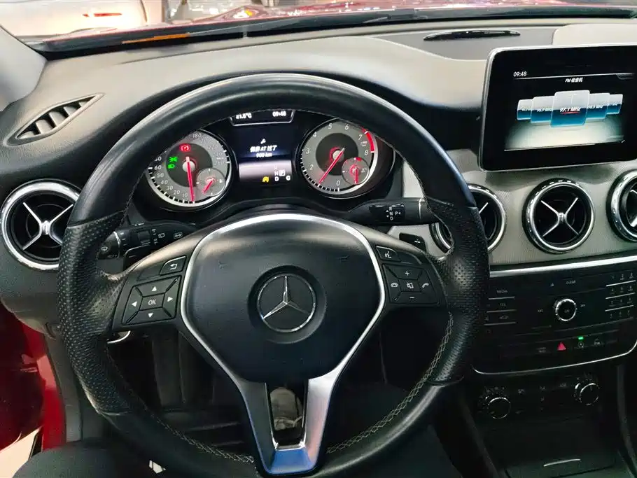 Mercedes-Benz GLA 2016 GLA 200 Dynamic фото 15