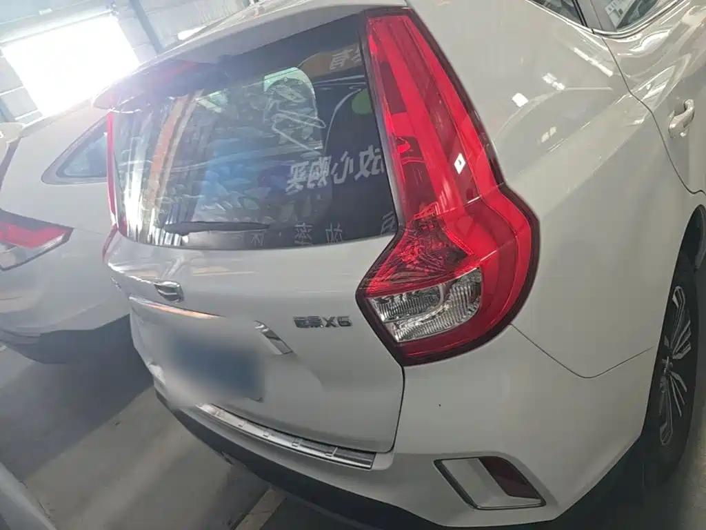 صورة 6 - Geely Emgrand X6