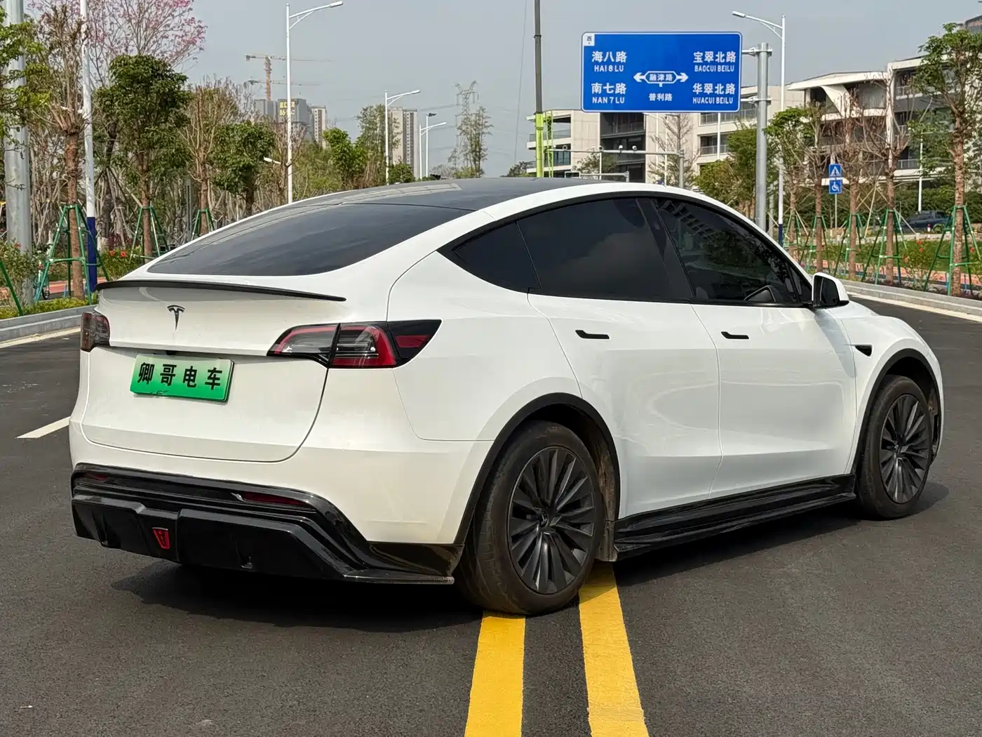 TESLA MODEL Y