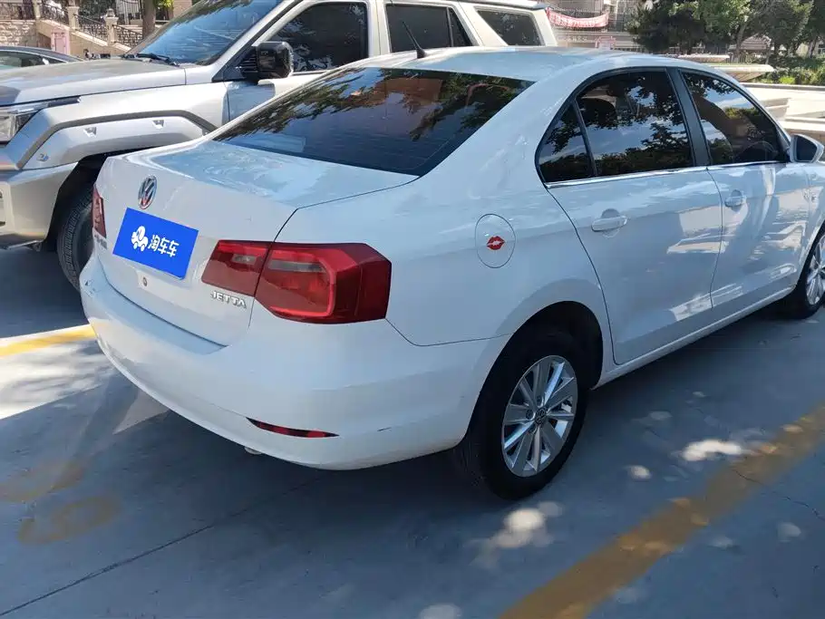 Volkswagen Jetta 2013 1.4L Manual Fashion фото 3