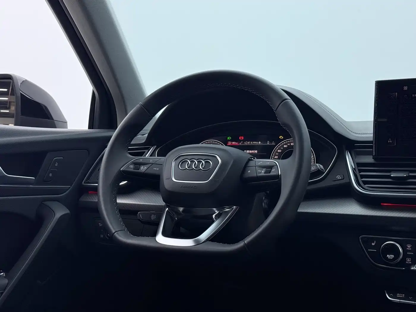 Audi Q5L 2022 Facelift 40T Luxury Dynamic фото 17