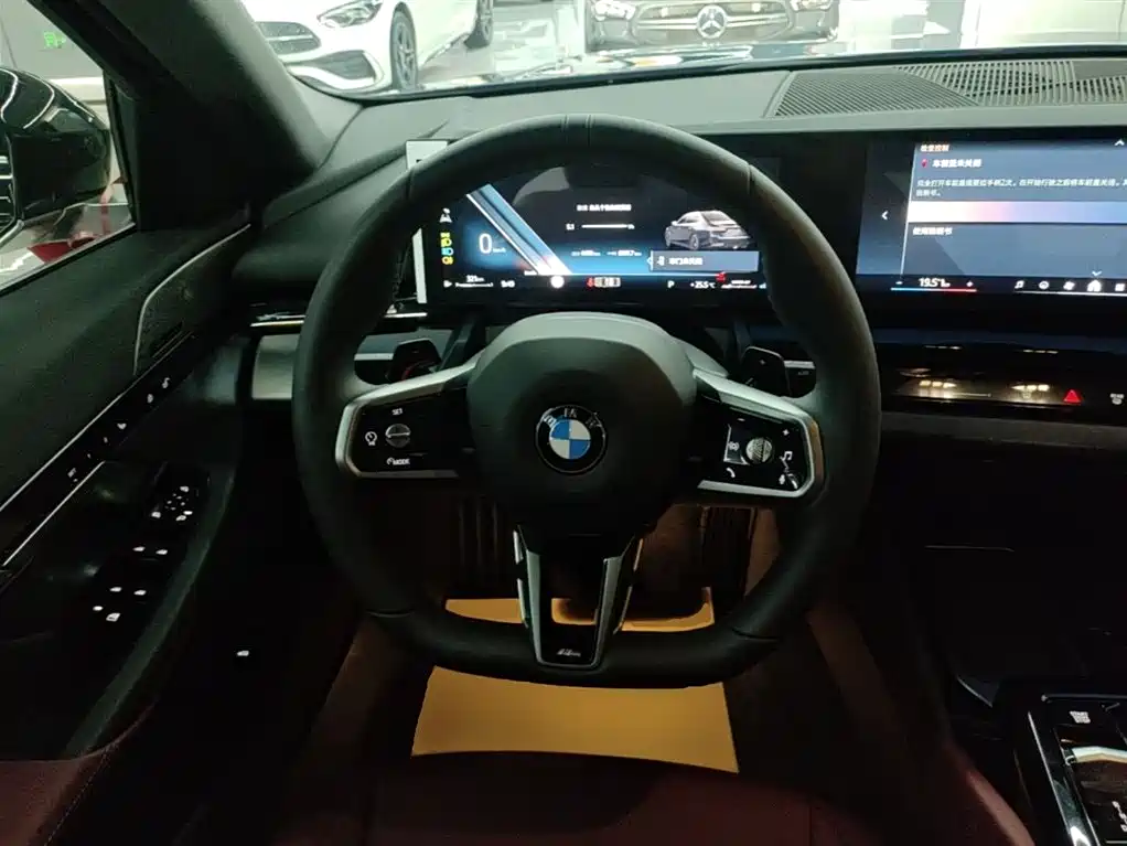 BMW 5 Series 2026 530Li Leading M Sport Package фото 11