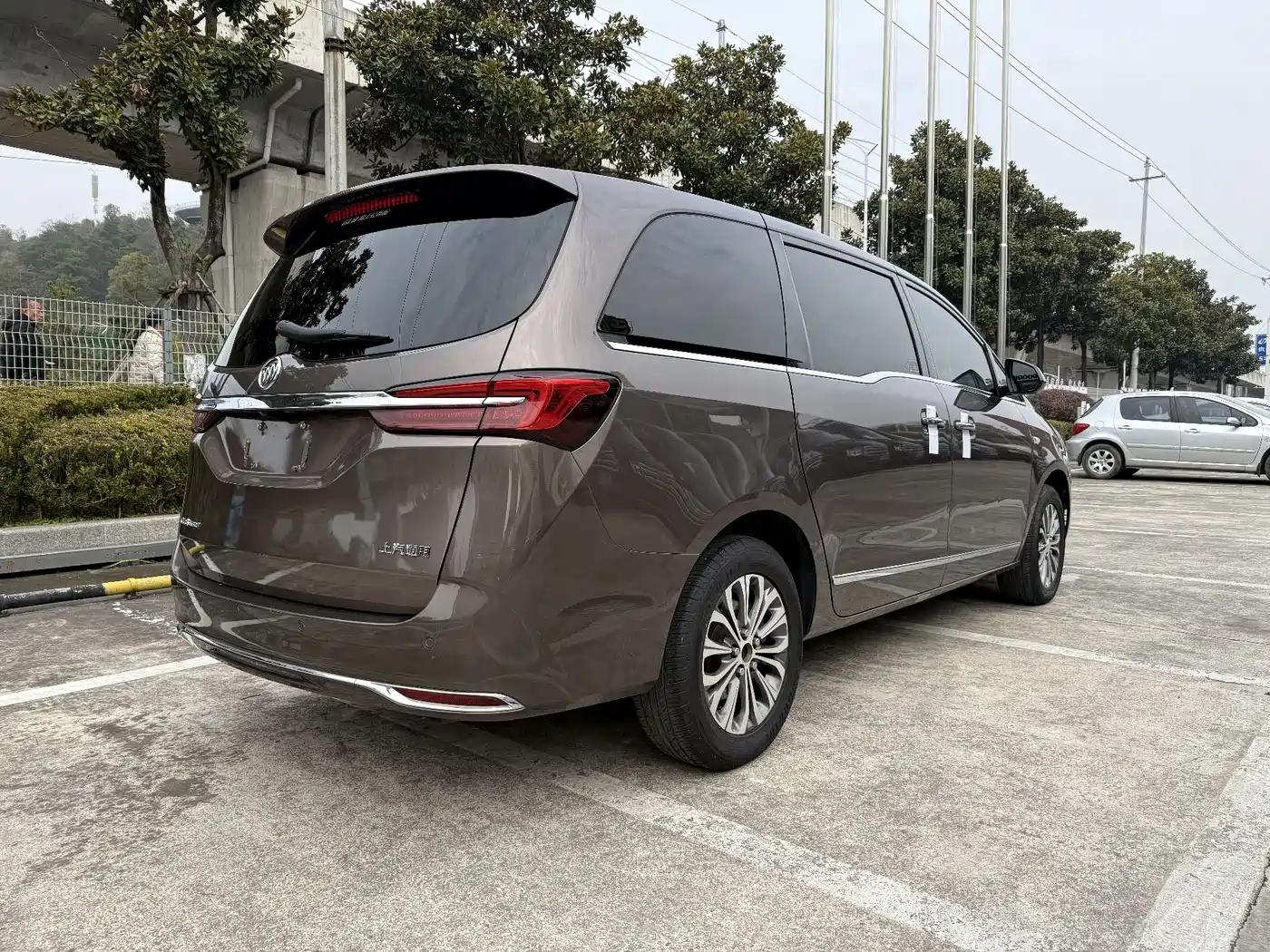 Buick GL8 2021 Land Business Class 652T Luxury фото 7