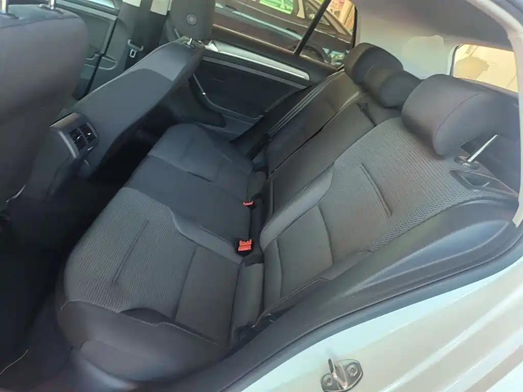 Volkswagen Golf 2016 230TSI Automatic Comfort фото 17