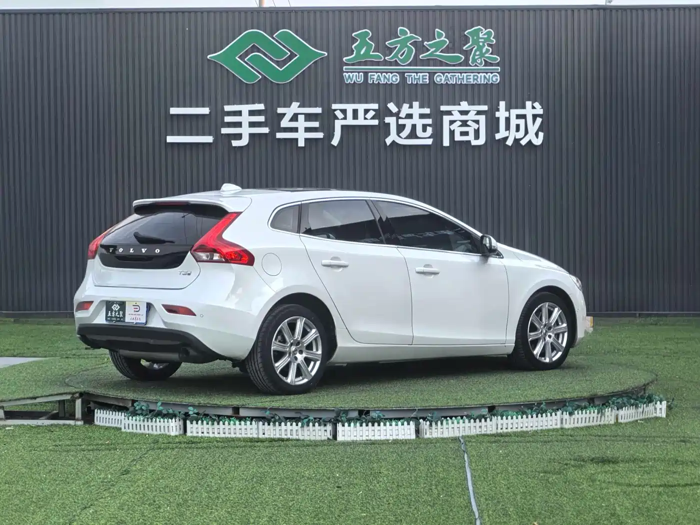 Volvo V40 2018 2018 T3 R-Design Edition