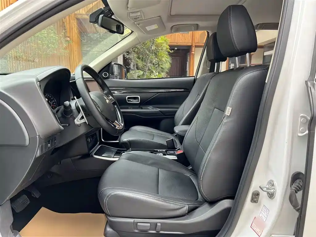 Mitsubishi Outlander 2018 2.4L 4WD Elite Edition 5-seater фото 15