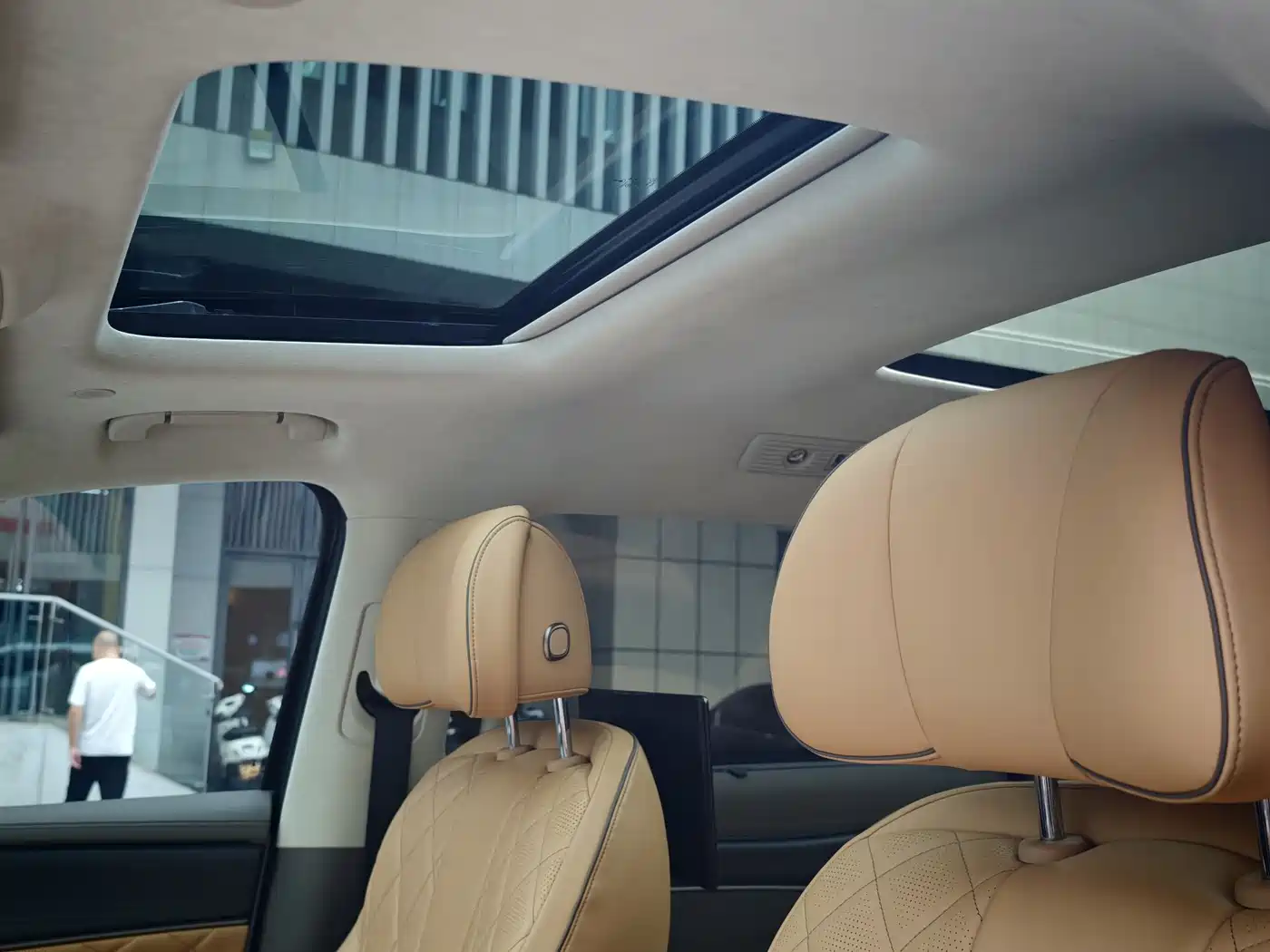 Denza D9 2022 DM-i 970 AWD Flagship фото 15