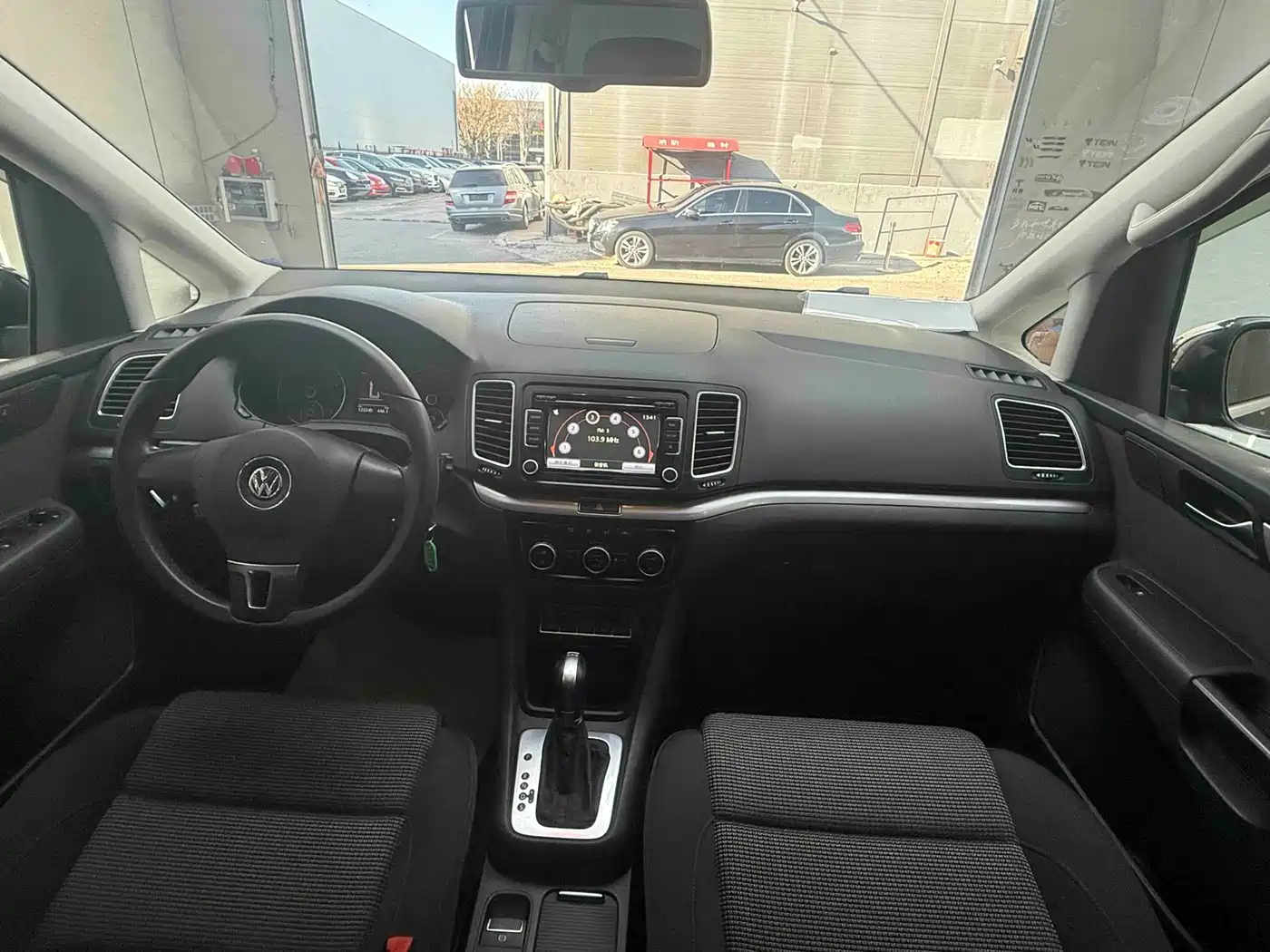 Volkswagen Sharan 2014 2.0TSI Standard фото 12