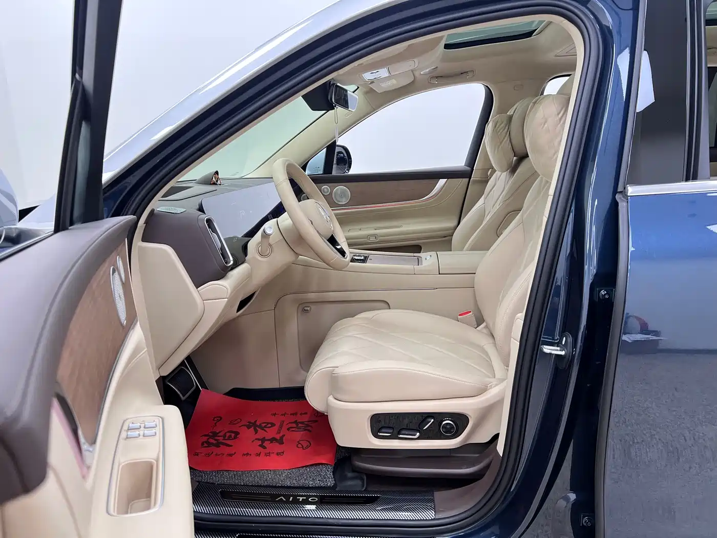 AITO Wenjie AITO M9 2025 Extended Range Ultra 52kWh 6-Seater фото 15
