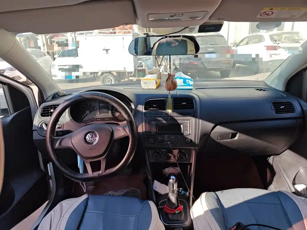 Volkswagen Polo 2016 1.4L Automatic Trend фото 13