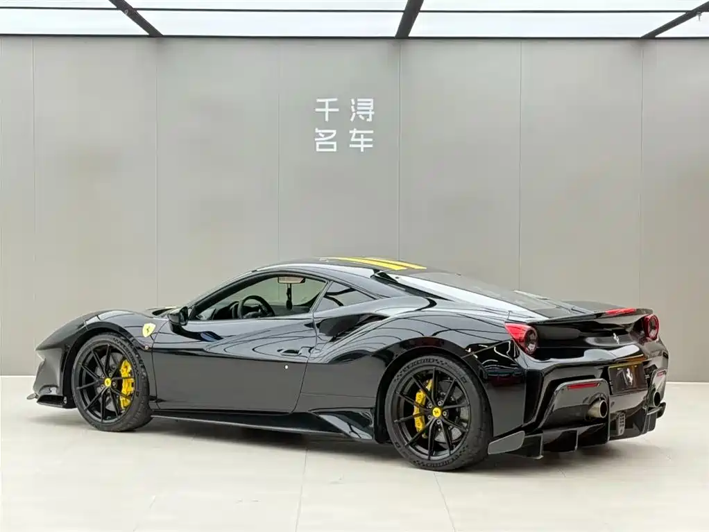 Ferrari 488 2018 488 Pista фото 15