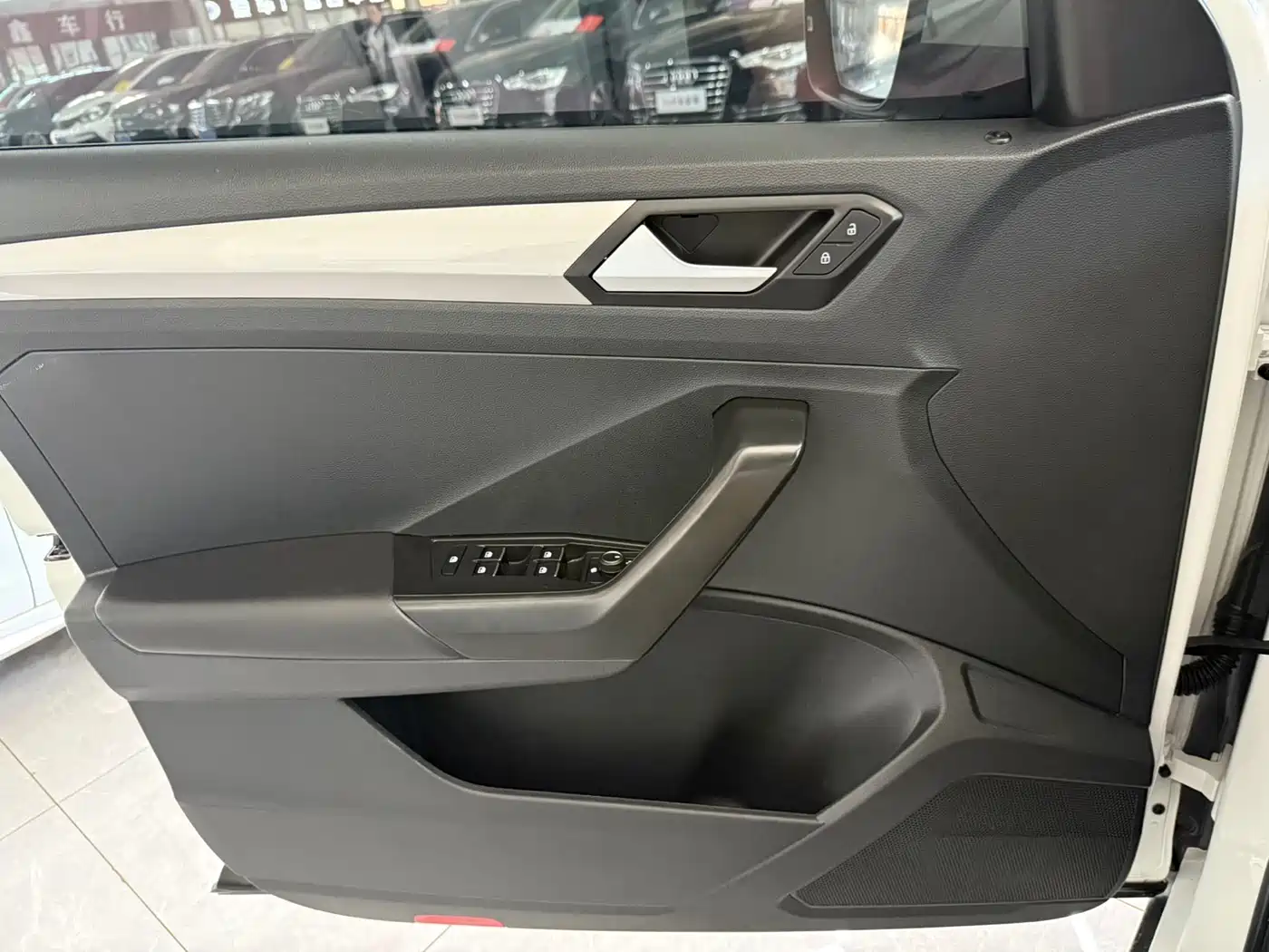 Volkswagen T-ROC 2022 280TSI DSG 2WD Elite PLUS фото 18
