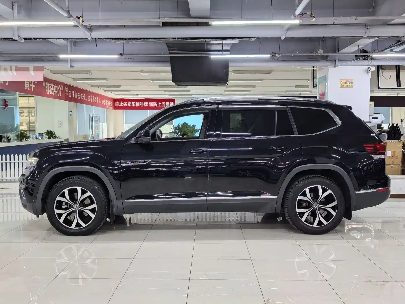 Volkswagen Teramont 2017 530 V6 4WD Luxury Edition фото 12