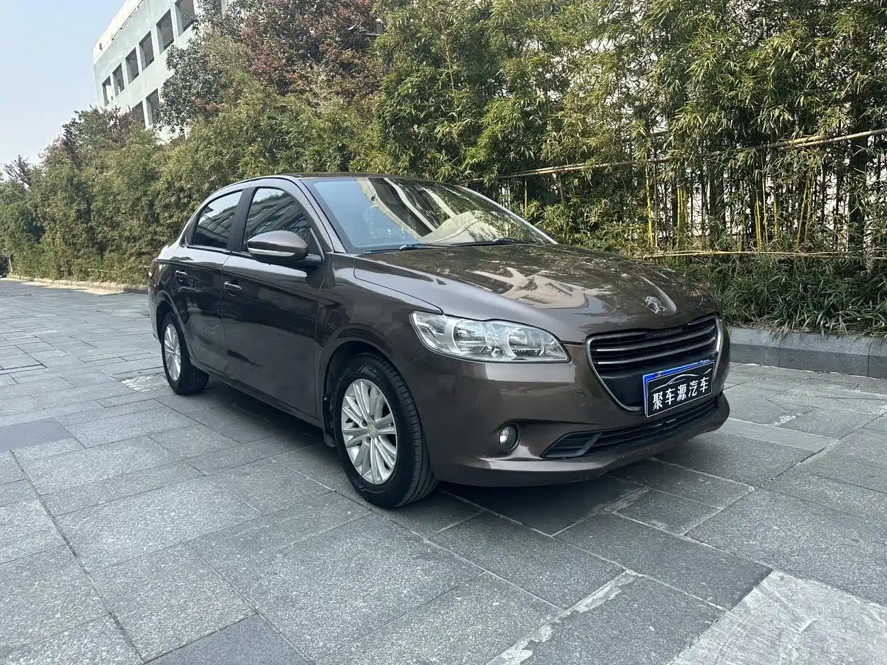 Peugeot 301 2014 1.6L Automatic Luxury Edition фото 3