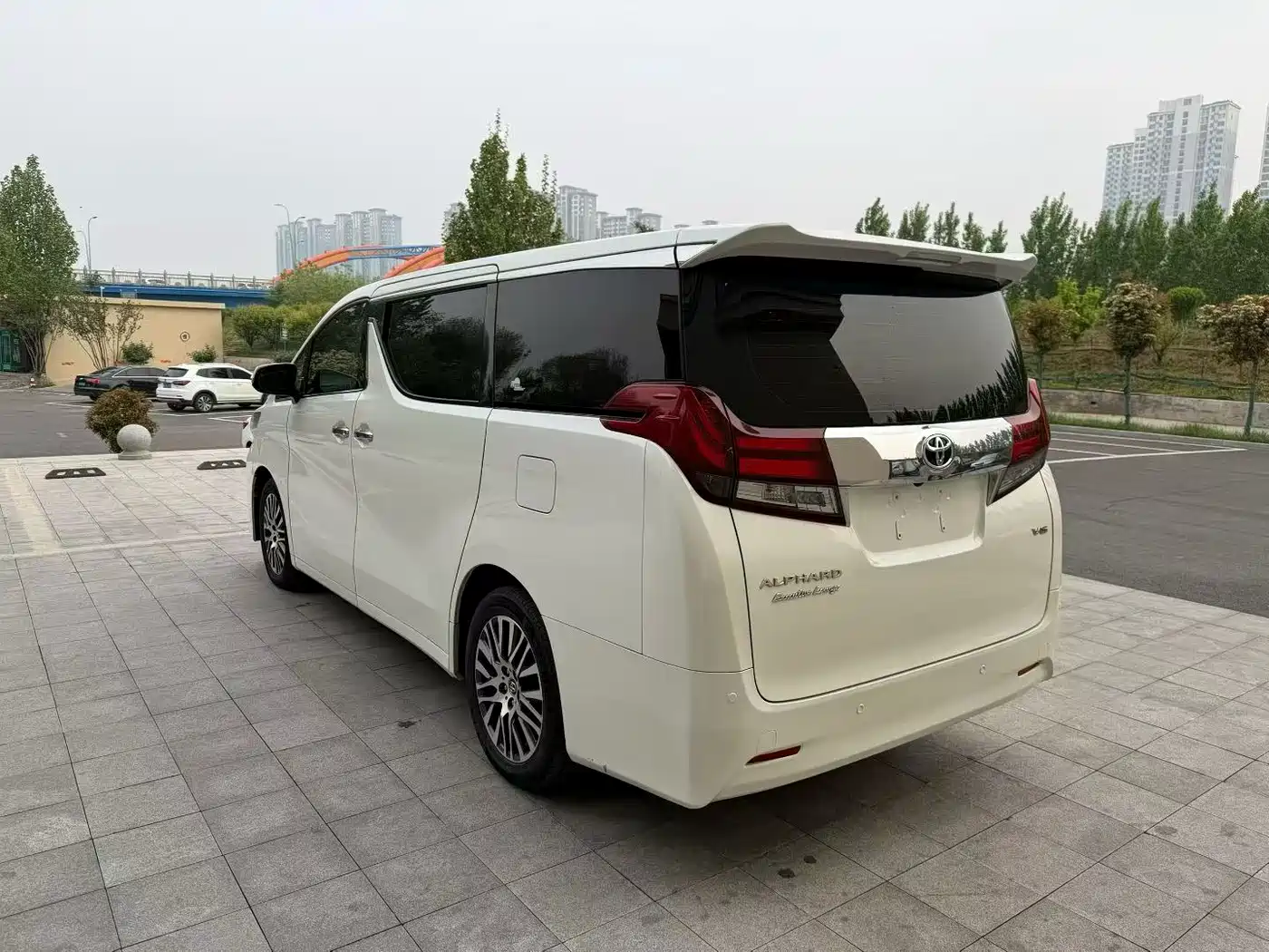 Toyota Alphard 2015 3.5L Premium Edition фото 6