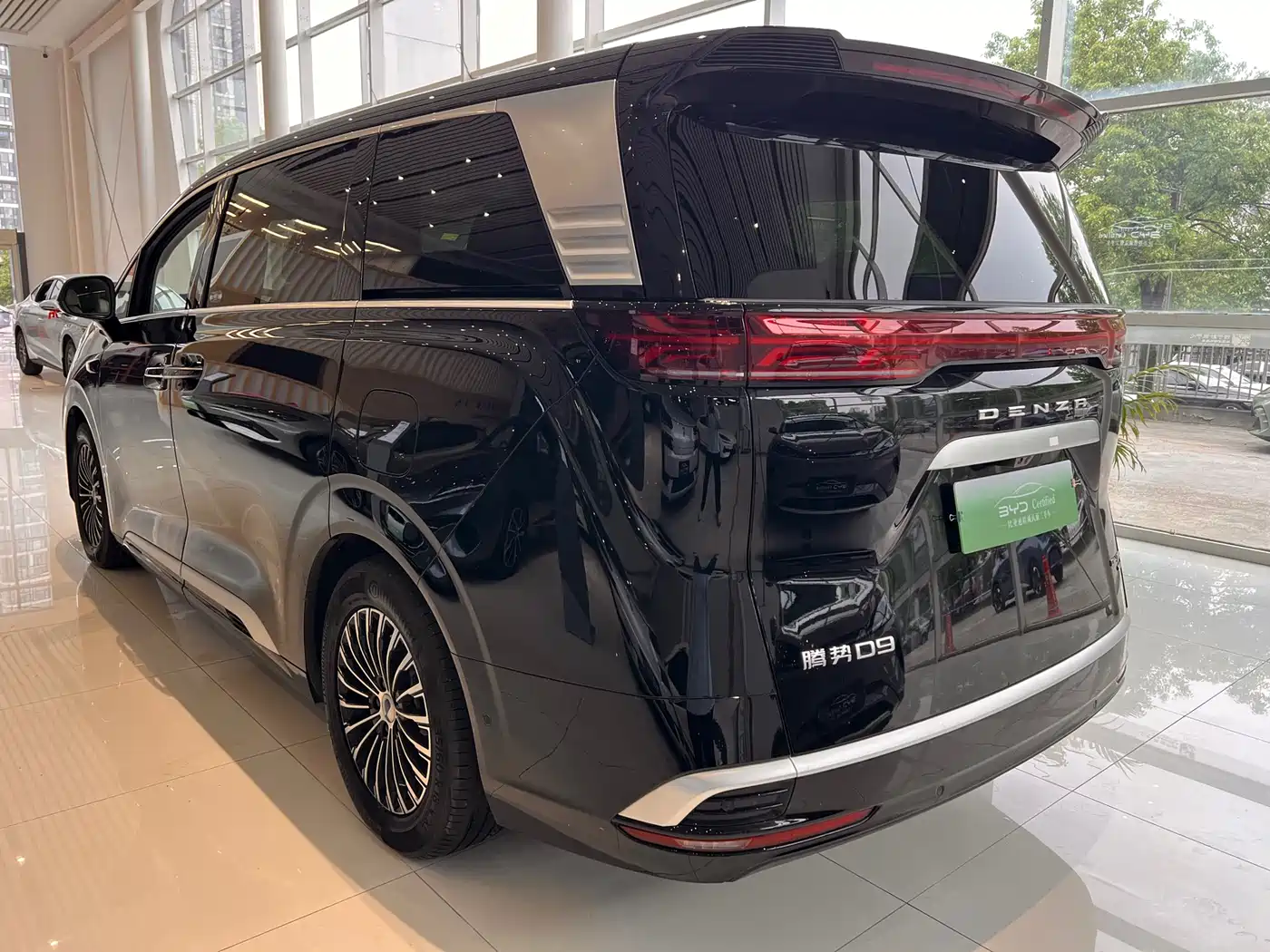Denza D9 2025 DM-i Smart Drive Edition 1020 AWD Prestige фото 7