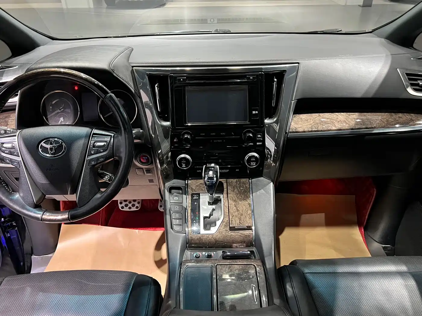 Toyota Alphard 2019 Hybrid 2.5L Premium Edition фото 8