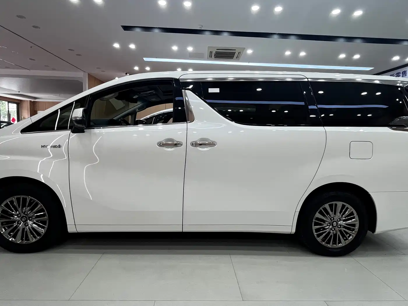 Toyota Vellfire 2021 Crown Hybrid 2.5L HV Luxury Edition фото 5