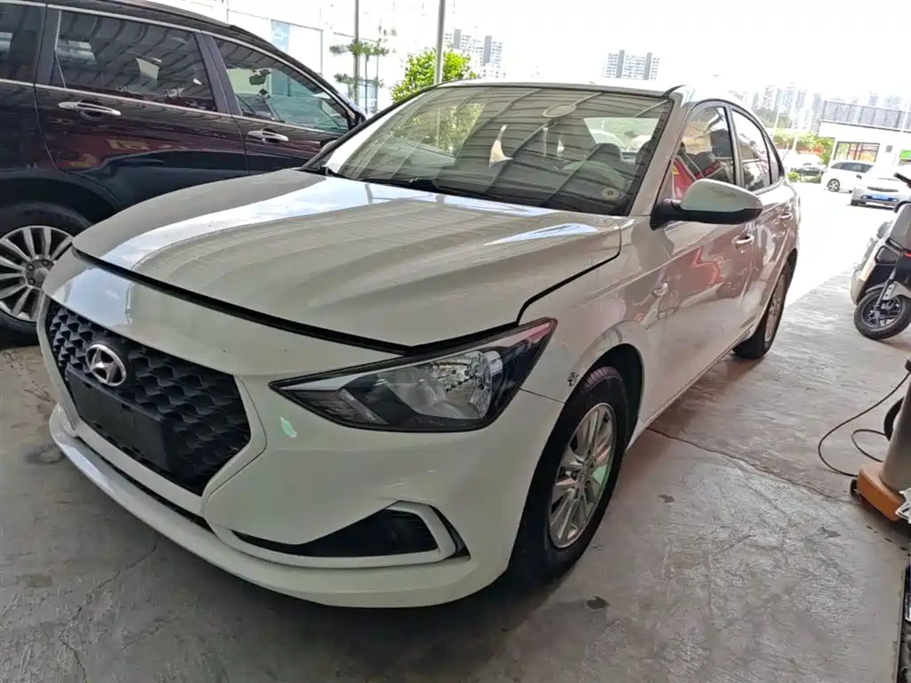 Hyundai Elantra 2018 1.6L Automatic Pleasing Edition GL China VI фото 2