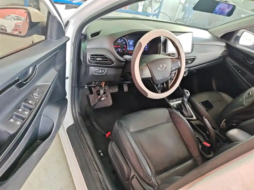 Hyundai Elantra 2018 1.6L Automatic Pleasing Edition GL China VI фото 16