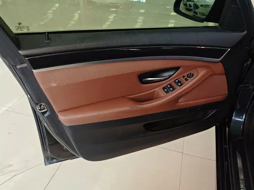 BMW 5 Series 2014 520Li Elegance фото 21