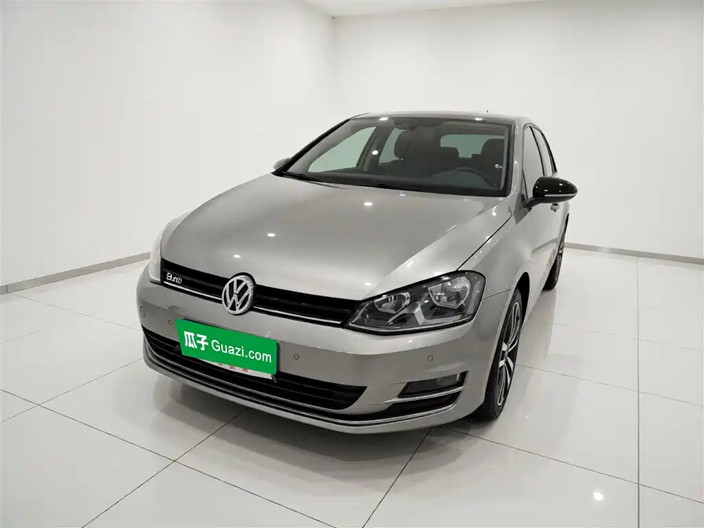 Volkswagen Golf 2017 1.6L Auto Comfort Millionth Edition фото 2