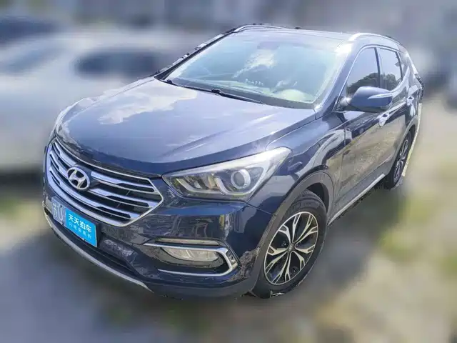 Hyundai Santa Fe 2017 2.0T Automatic 4WD Intelligent 7-Seater — фото 1