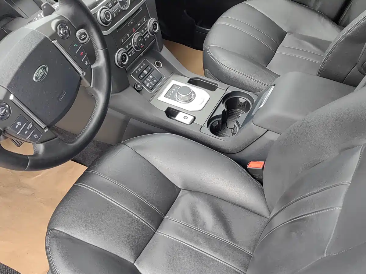 Land Rover Discovery 2016 3.0 SC Gloss Black Collector's Edition HSE фото 10