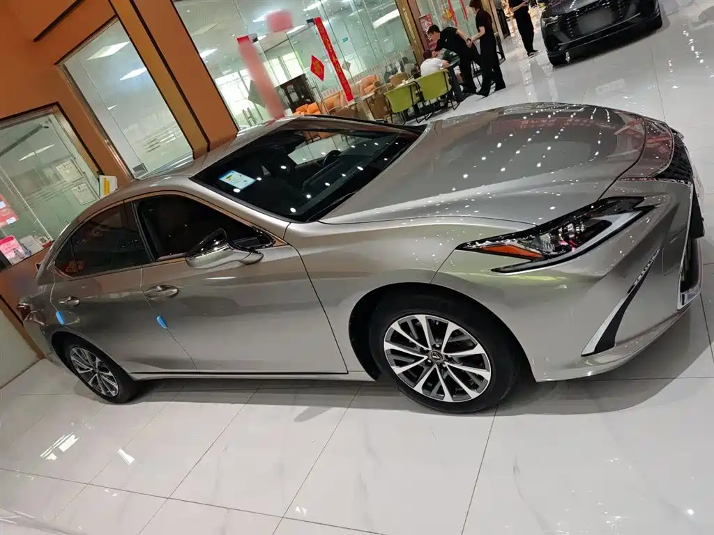 Lexus ES 2022 200 Excellence Edition фото 7