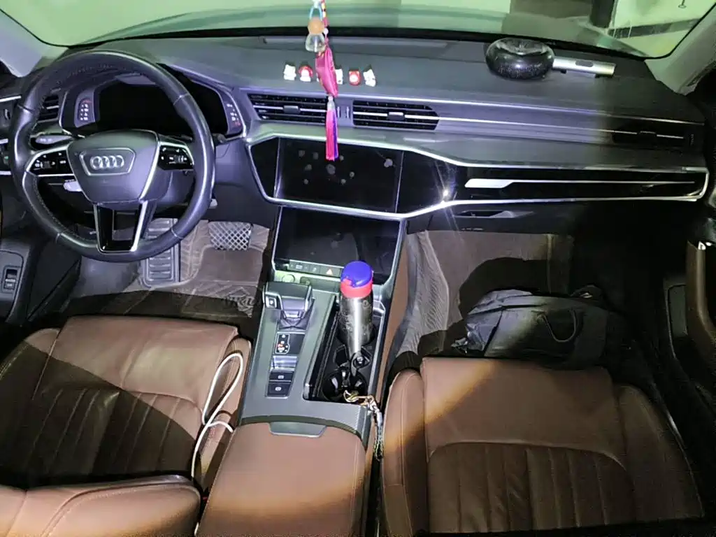 Фото 12 - Audi A6L