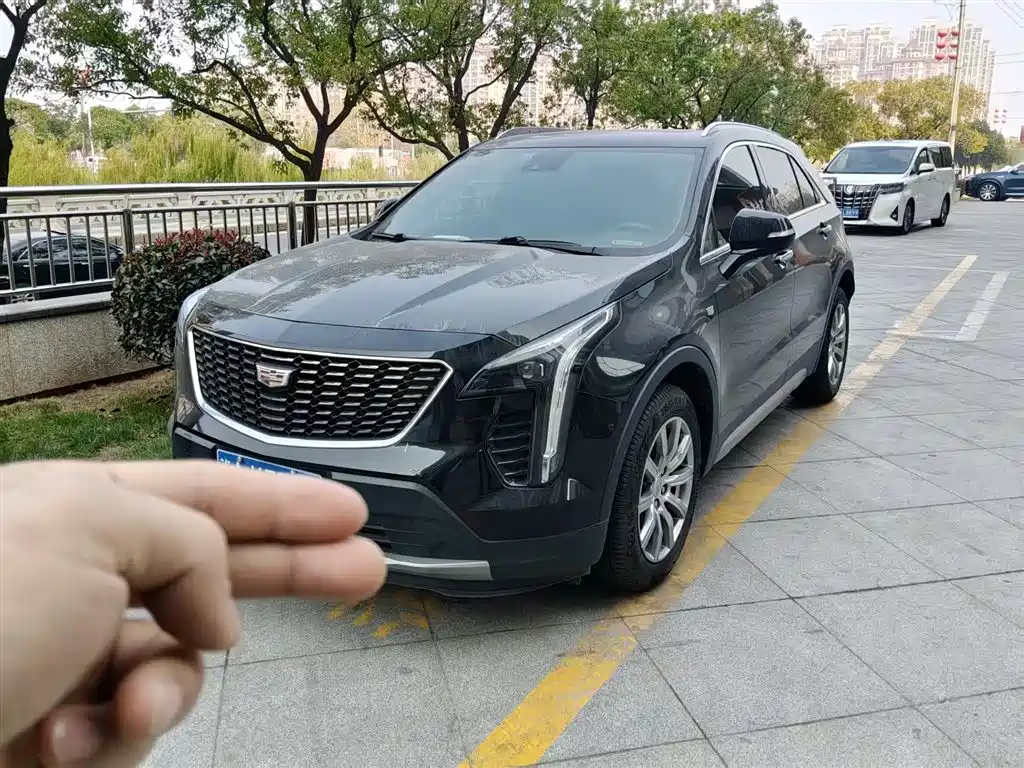 CADILLAC XT4