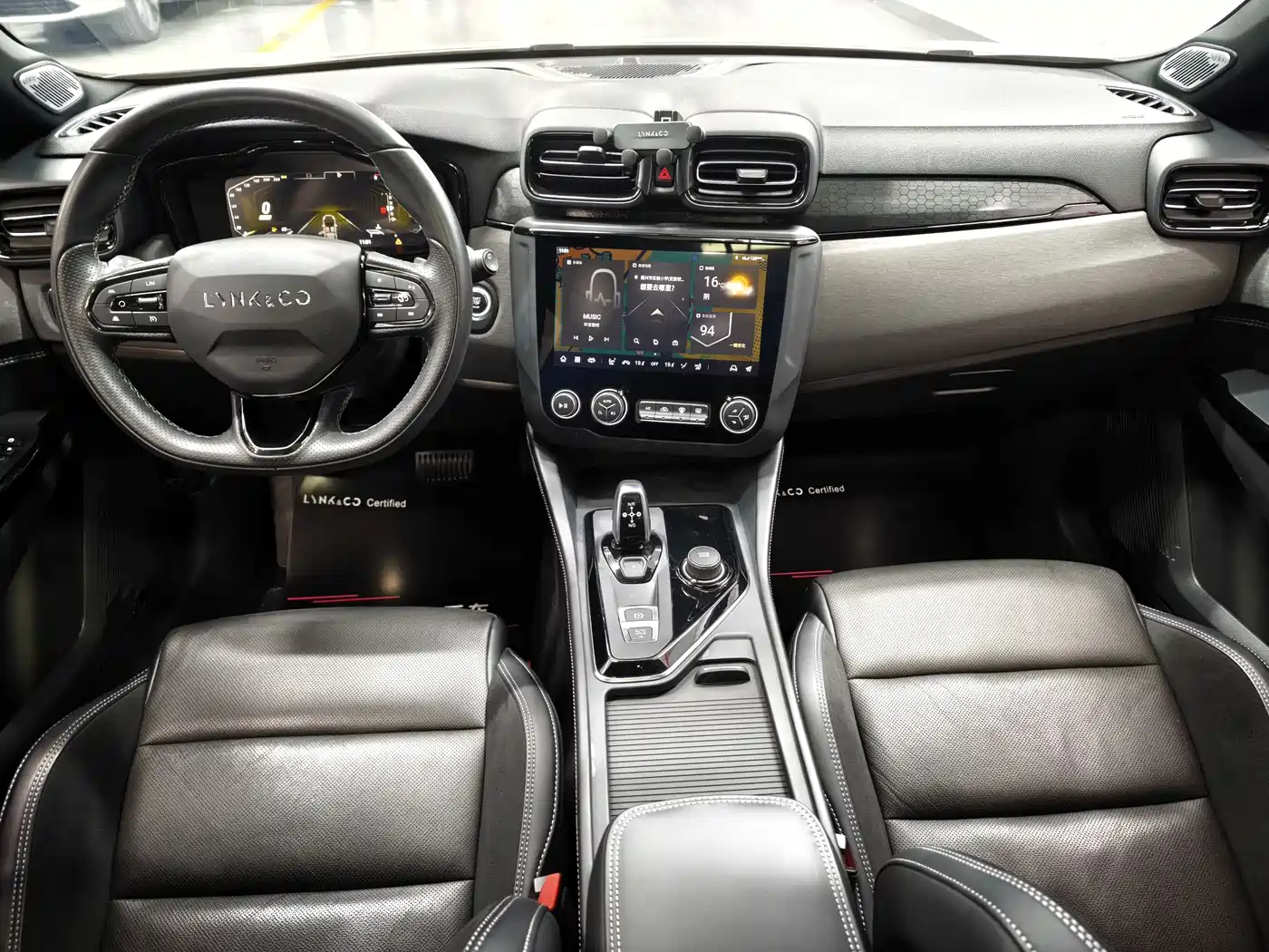 Lynk & Co 02 Hatchback 2022 2.0TD Pro фото 4