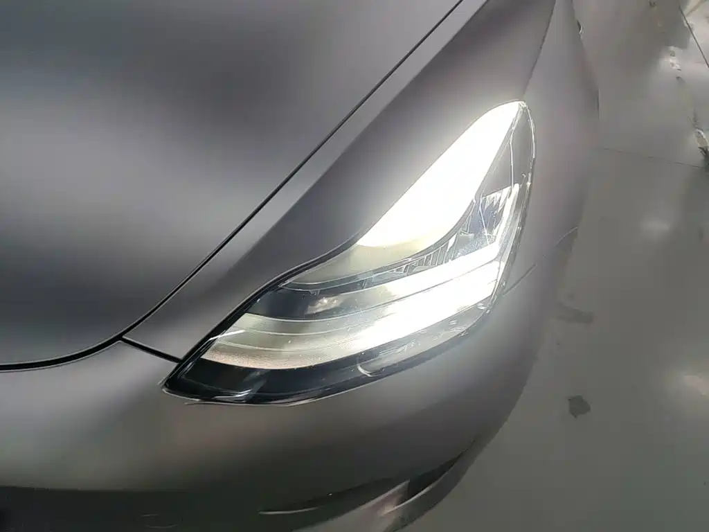 Фото 24 - Tesla Model 3