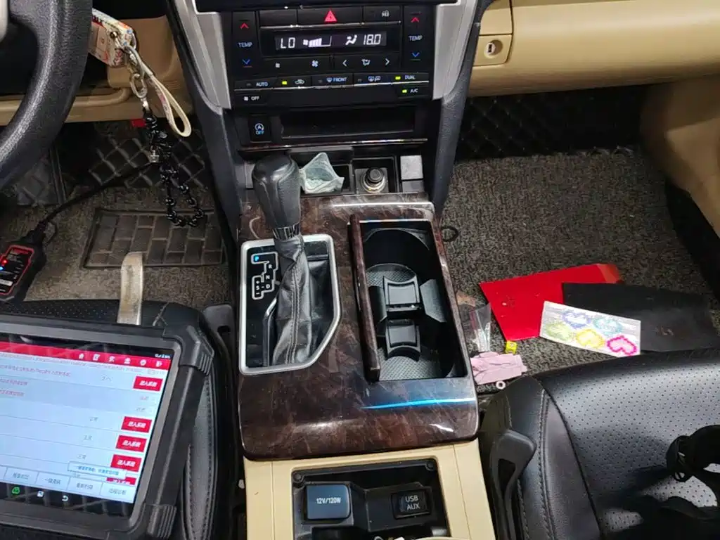 Фото 14 - Toyota Camry