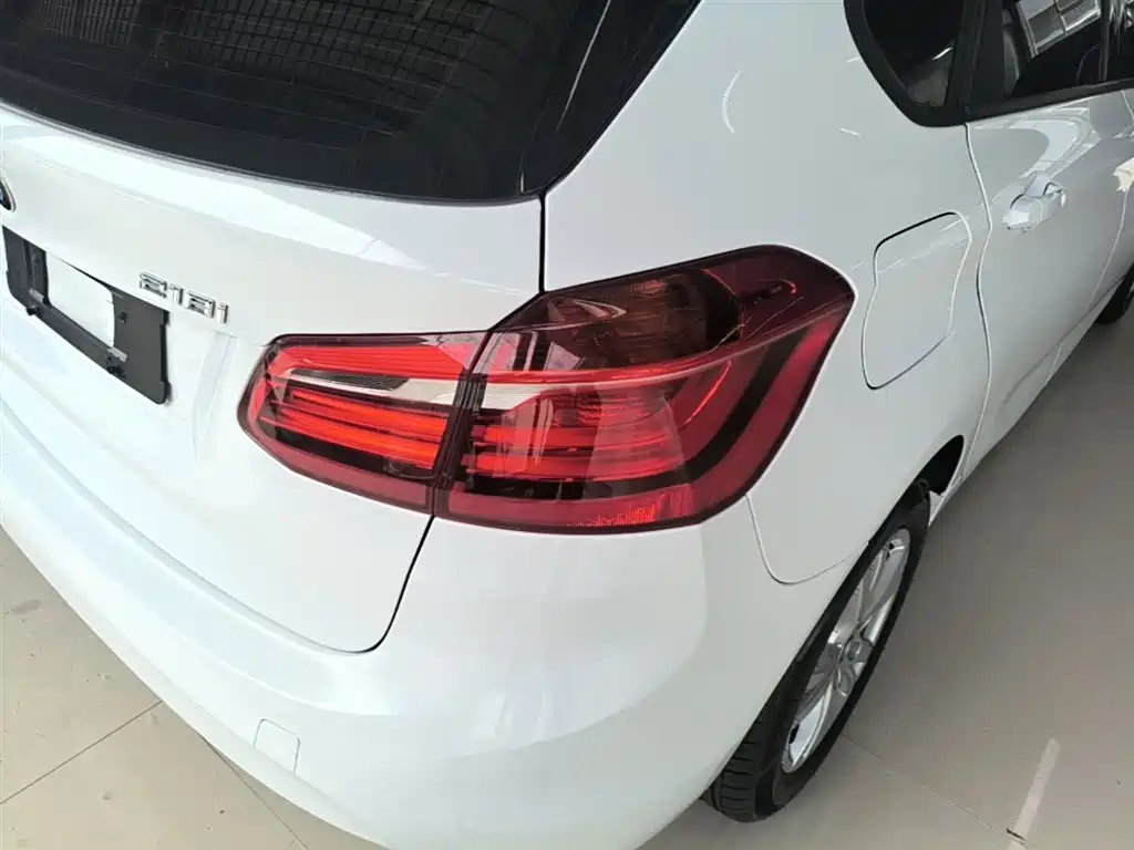 BMW 2 Series Touring 2016 218i Leading фото 8