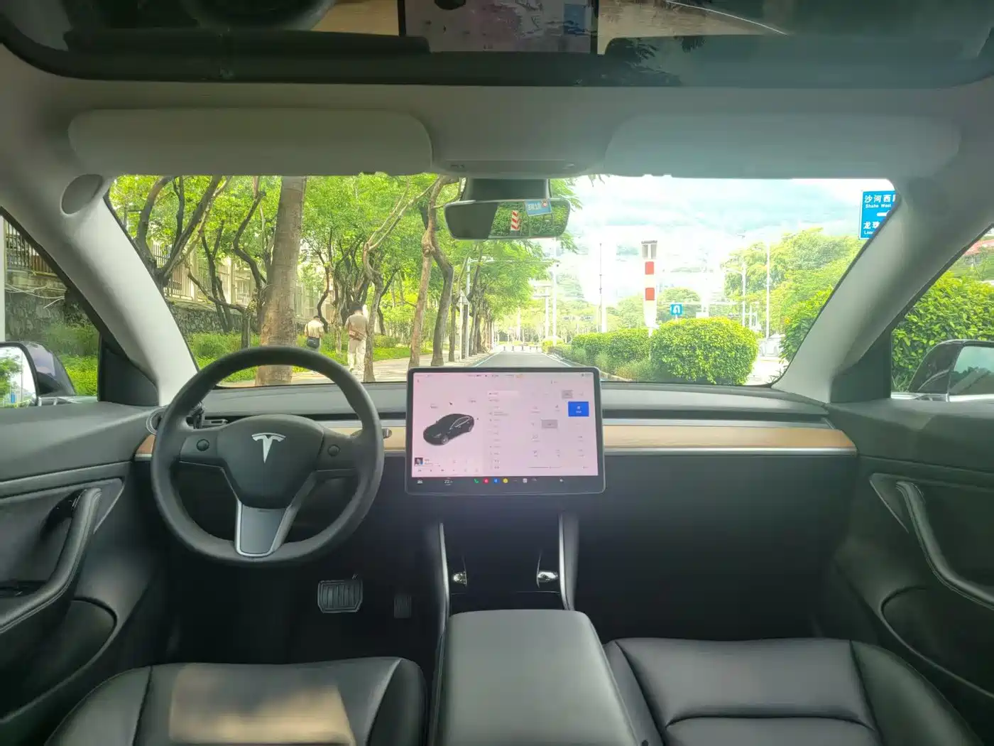 TESLA MODEL 3