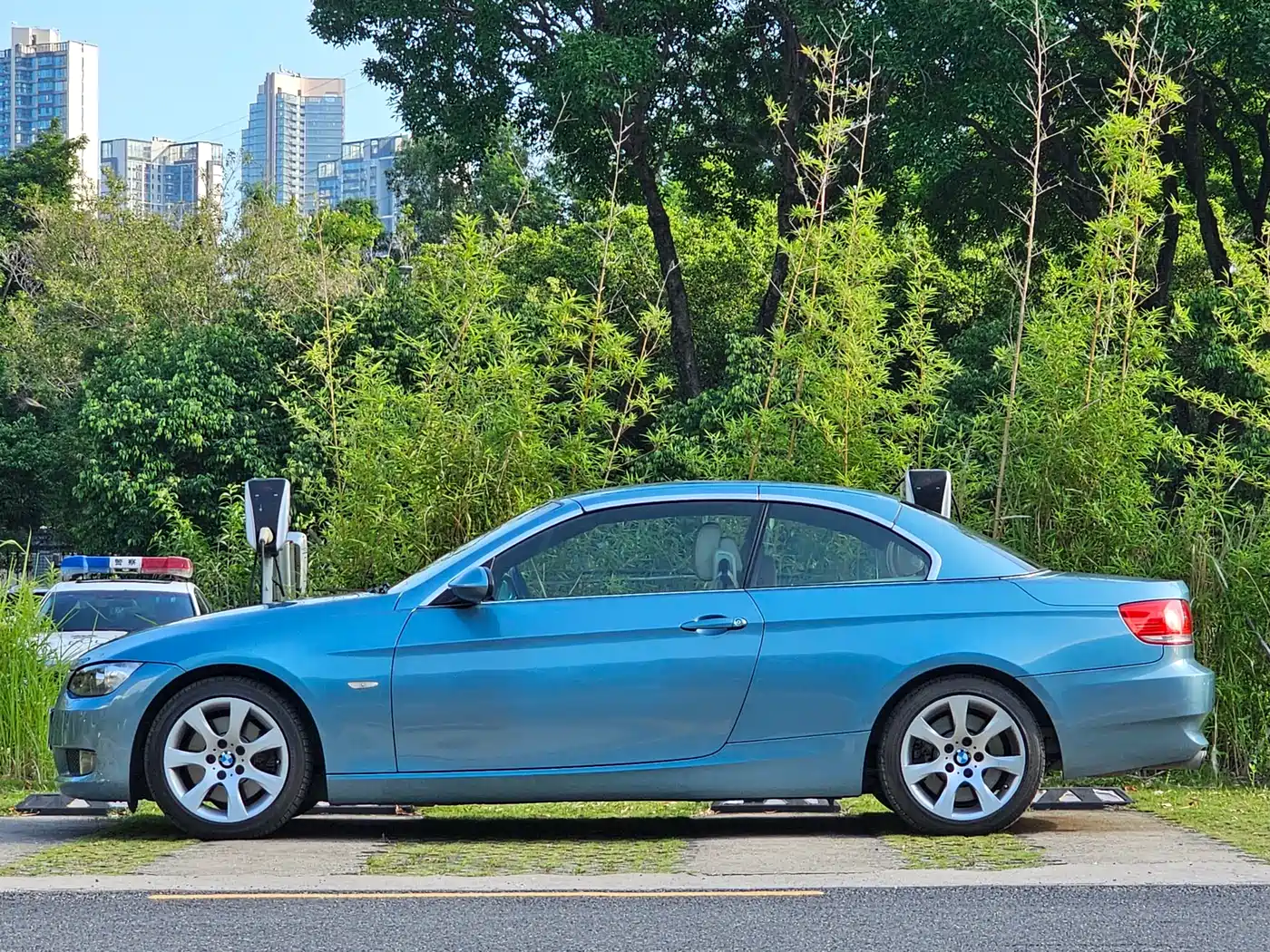 BMW 3 Series (Import) 2009 Model 330i Convertible фото 10