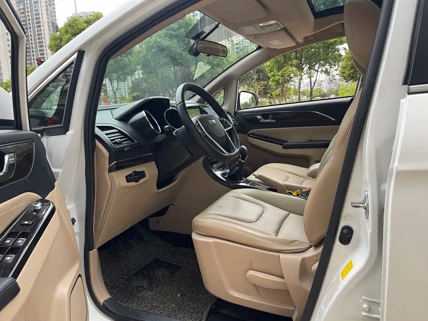 Lifan Xuanlang 2017 2017 1.8L Manual Comfort Type