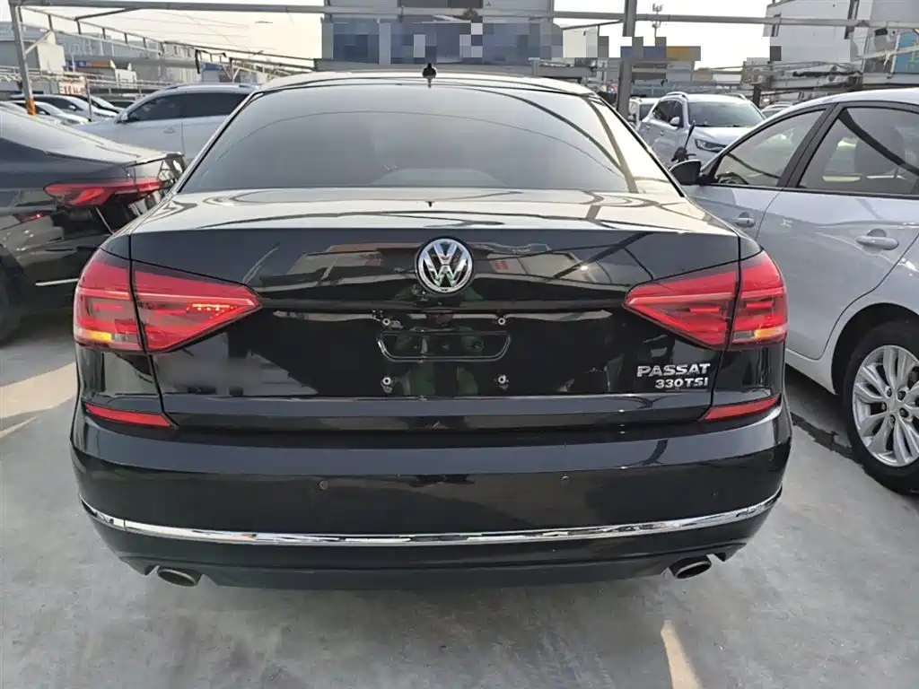 Volkswagen Passat 2017 330TSI DSG Prestige фото 6