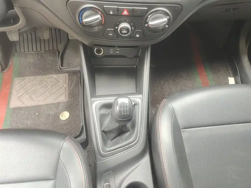 Hyundai Verna 2016 1.4L Manual Cool Edition GLS фото 14