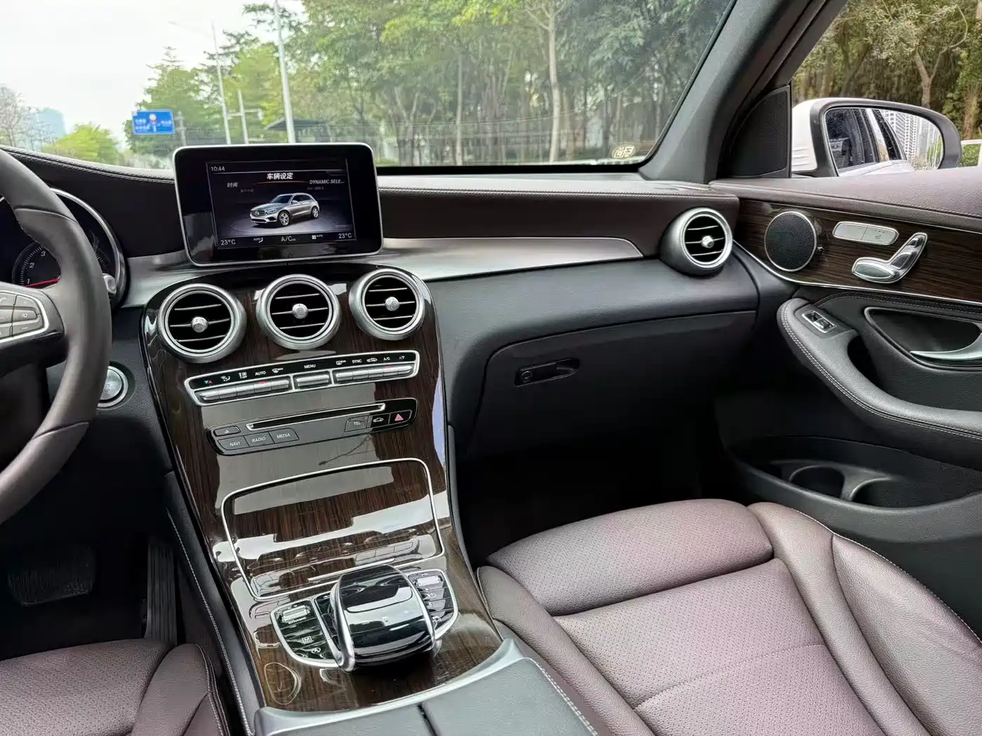 Mercedes-Benz GLC 2018 Facelift GLC 260 4MATIC Luxury фото 9
