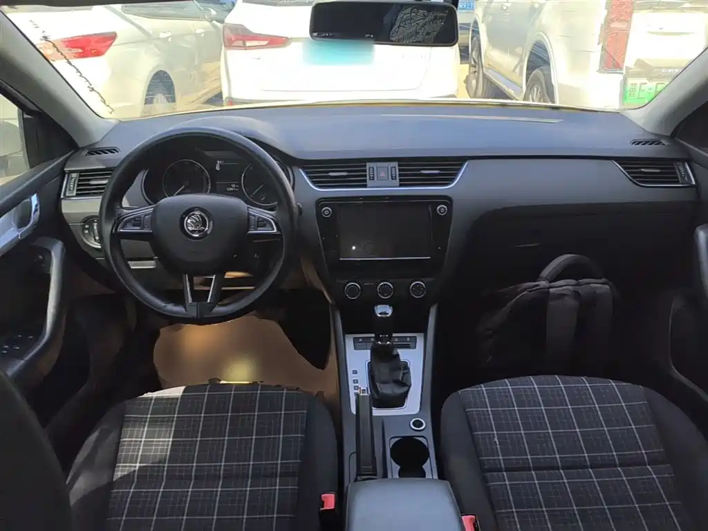 Škoda Octavia 2019 1.5L Auto Comfort Edition фото 10