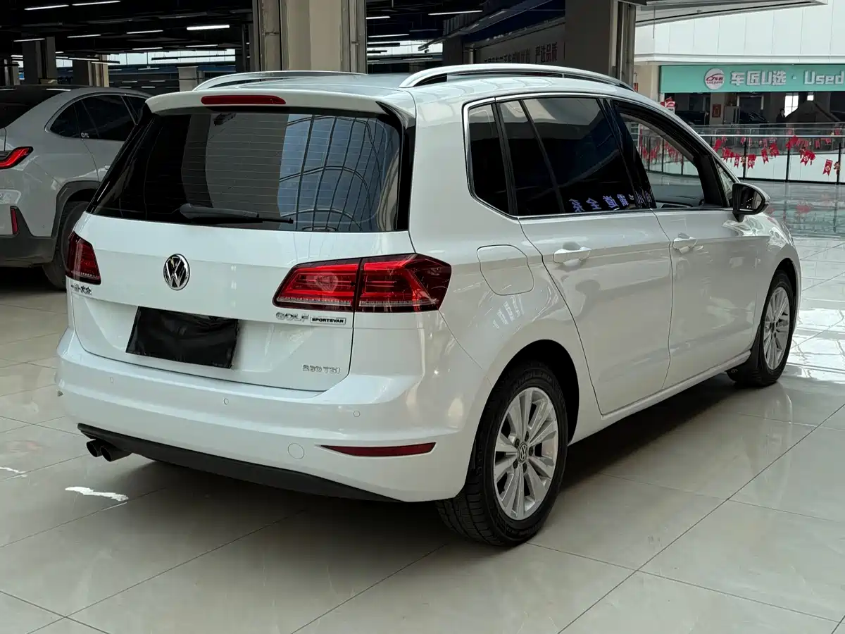 Volkswagen Golf Sportsvan 2016 230TSI Automatic Progressive фото 17