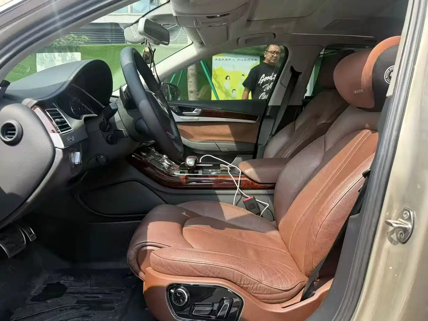 Photo 4 - Audi A8