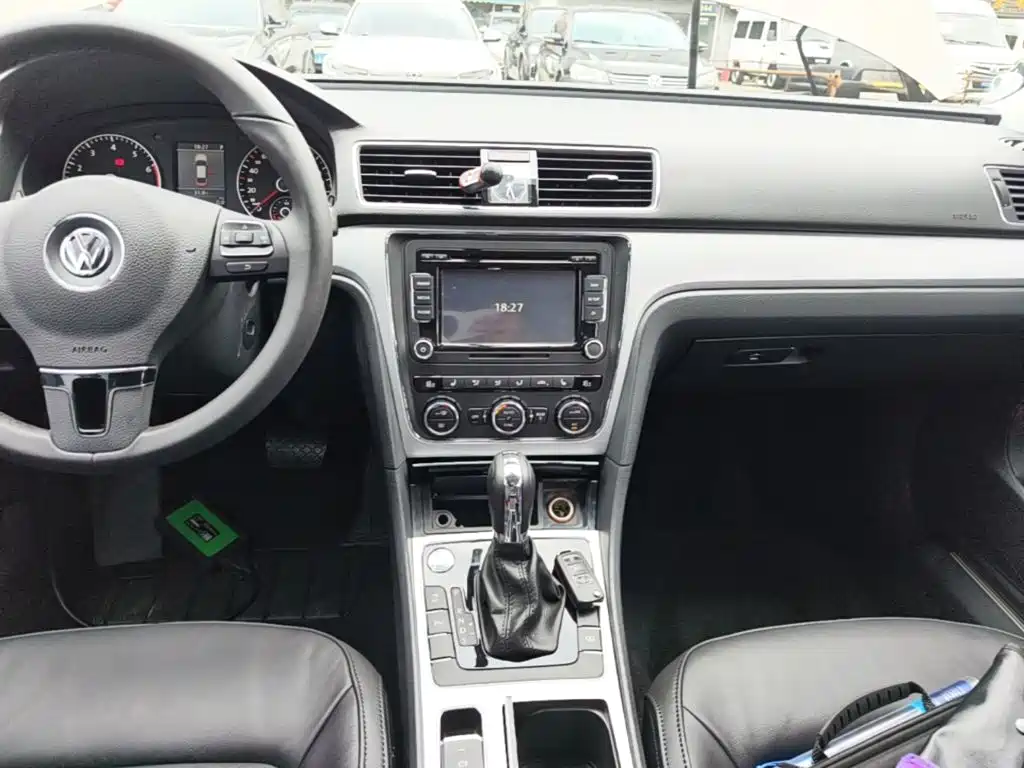 Photo 13 - Volkswagen Passat
