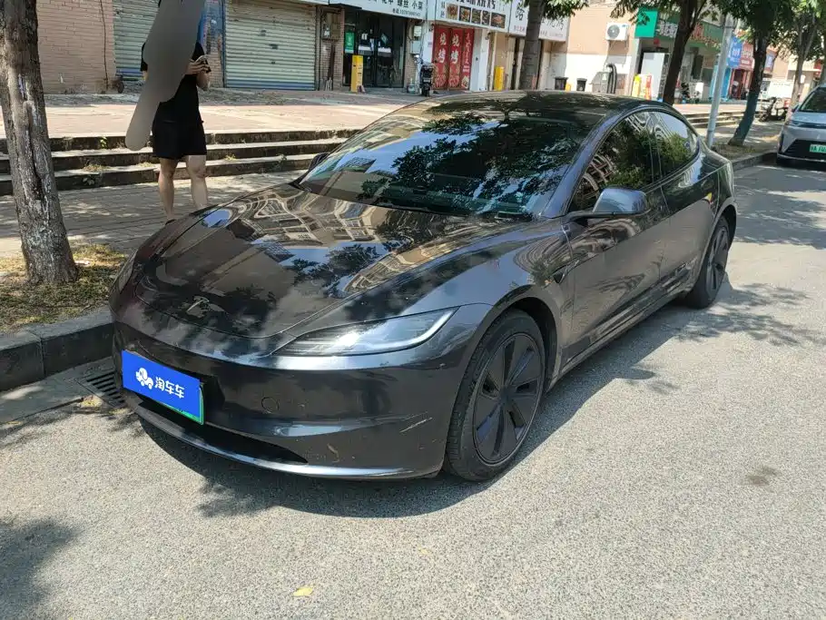 Фото 1 - Tesla Model 3