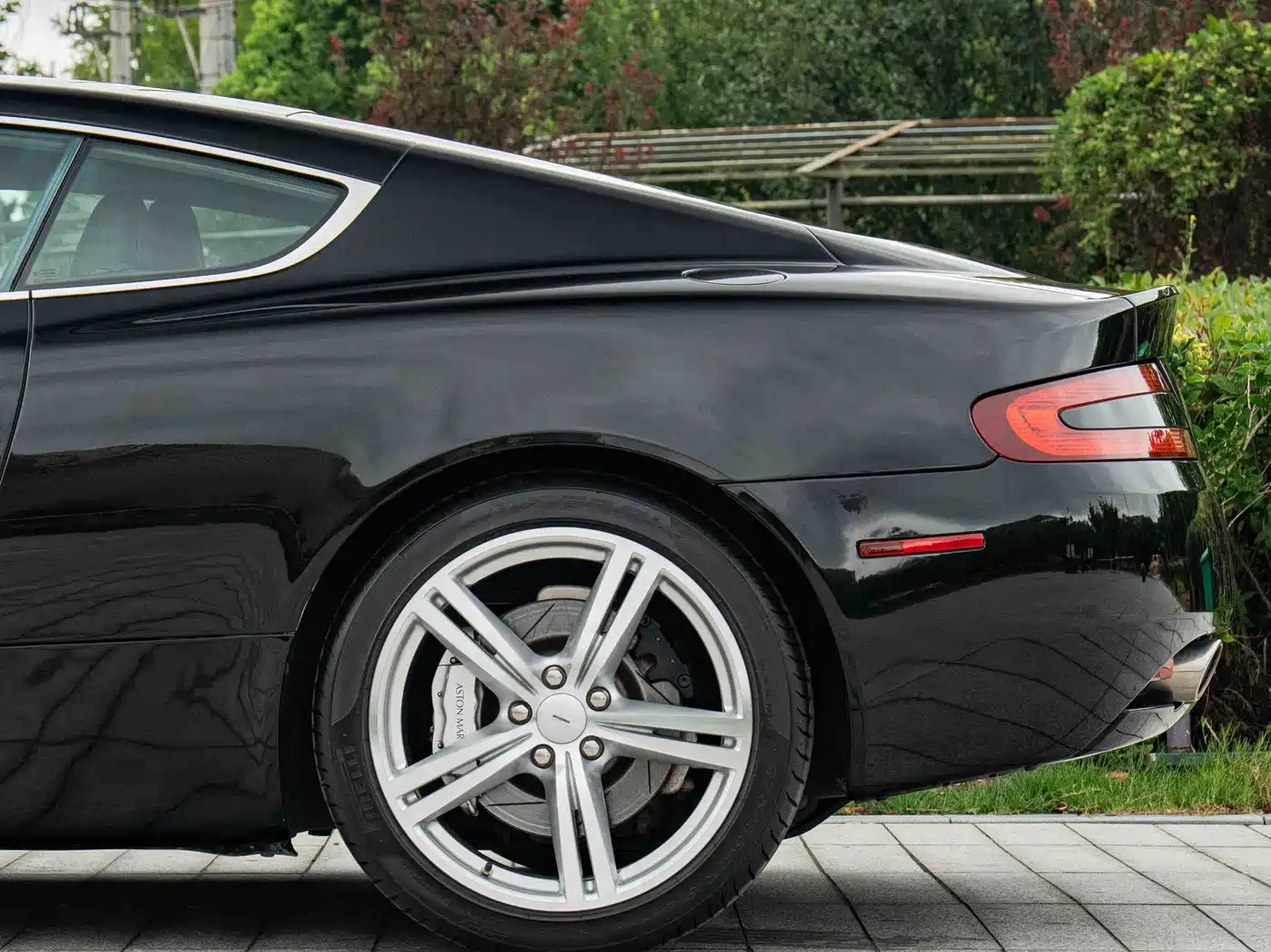 Aston Martin DB9 2009 2007 6.0L Touchtronic Coupe